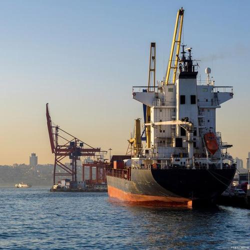 据了解,三星重工业将从台湾长荣海运公司承揽的集装箱船的部分船体